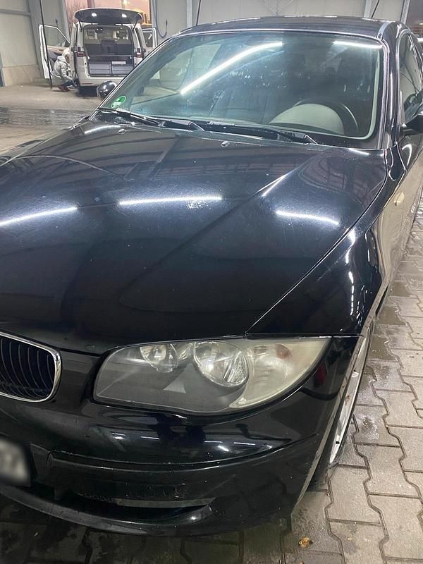 Gebraucht BMW 116 122 PS (89 kW) 2007 Schwarz Kleinwagen