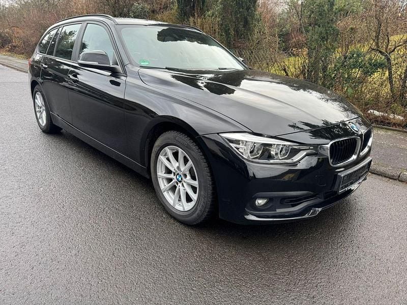 Gebraucht BMW 320 Advantage 184 PS (135 kW) 2018 Schwarz Kombi