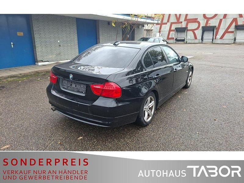 Gebraucht BMW 318 143 PS (105 kW) 2010 Schwarz 2 Limousine