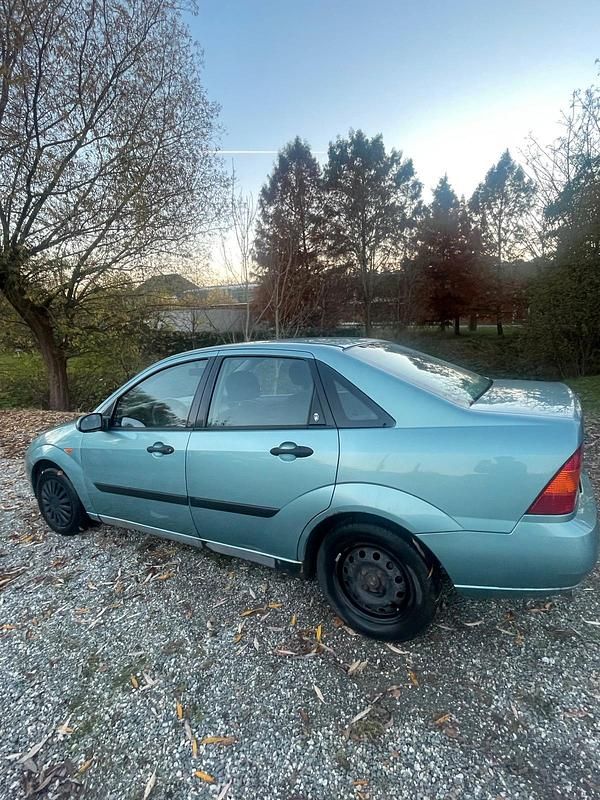 Gebraucht Ford Focus 100 PS (73 kW) 2001 Blau Limousine