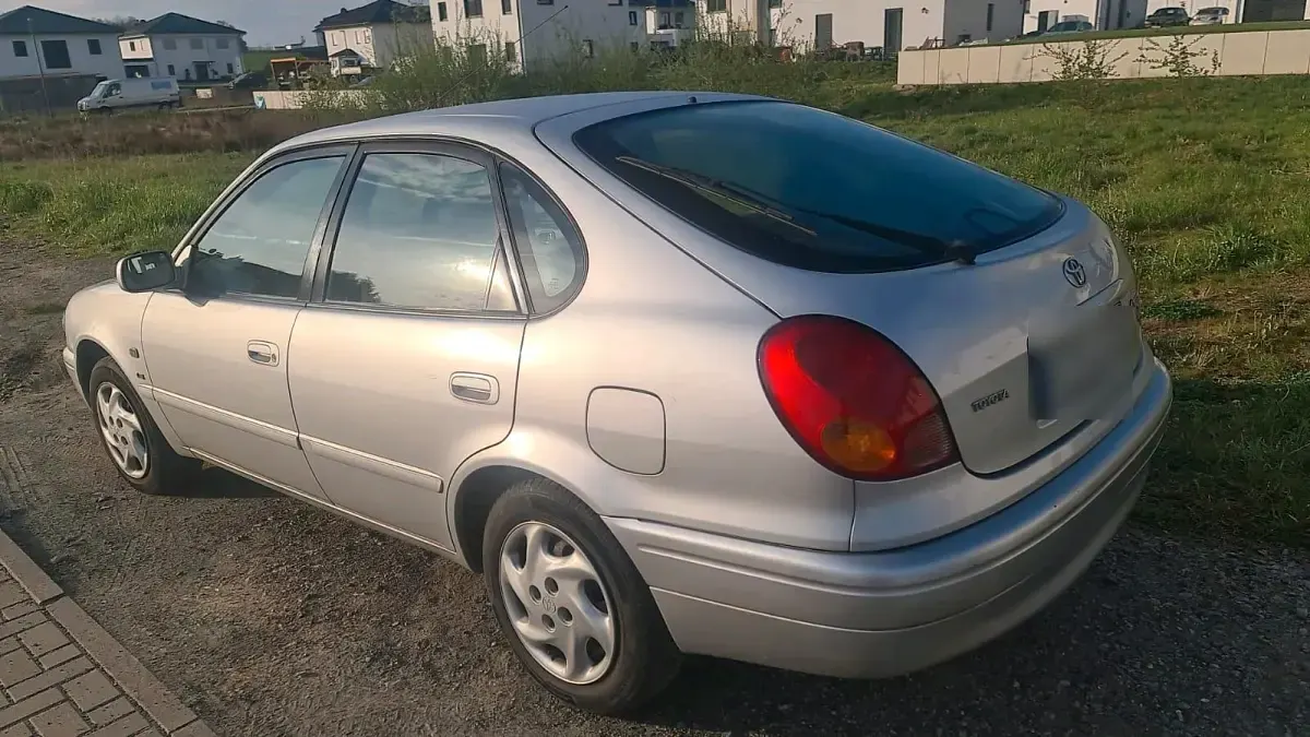 Brugt Toyota Corolla 110 HK (80 kW) 2001 Sølv Sedan