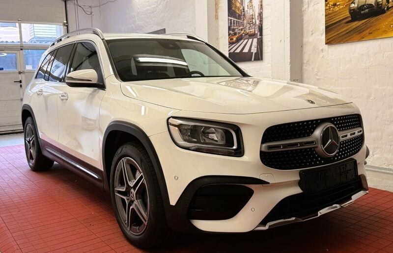 Weiß Gebraucht 2022 Mercedes GLB200 AMG line SUV | 32.500 € (Etwas zu teuer) - Bild 1/4