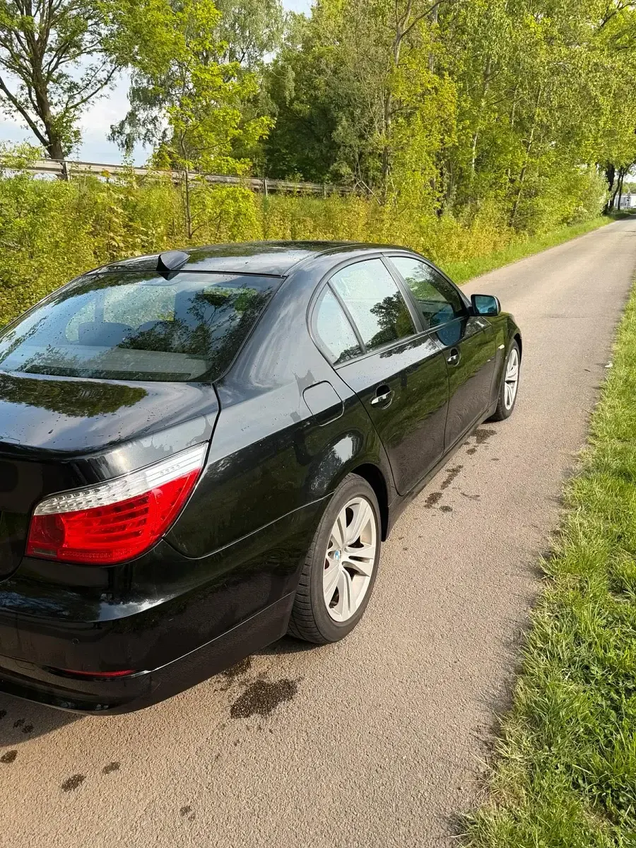 Gebraucht BMW 525 197 PS (144 kW) 2008 Schwarz Limousine