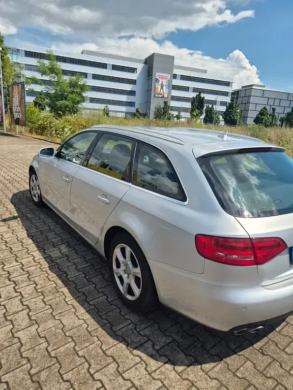 Gebraucht Audi A4 Attraction 136 PS (100 kW) 2011 Silber Kombi