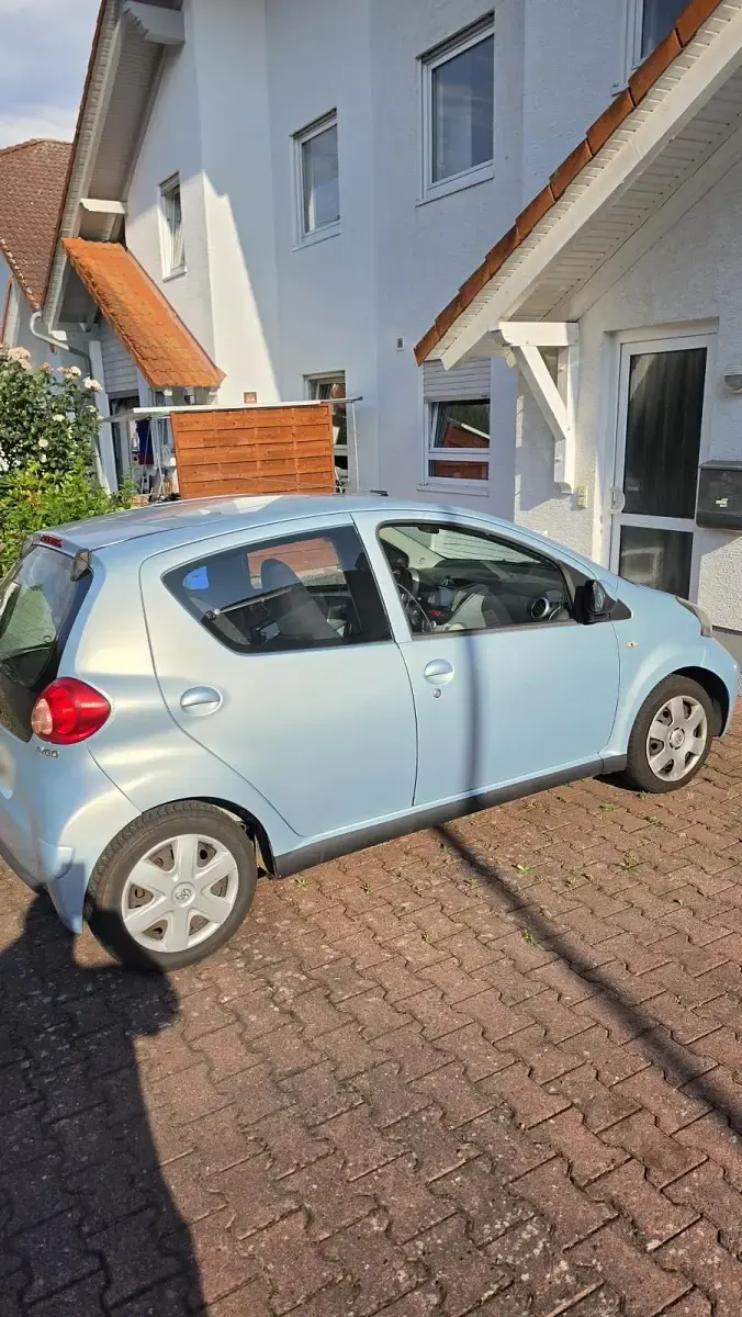 Gebraucht Toyota Aygo 68 PS (50 kW) 2005 Blau Kleinwagen