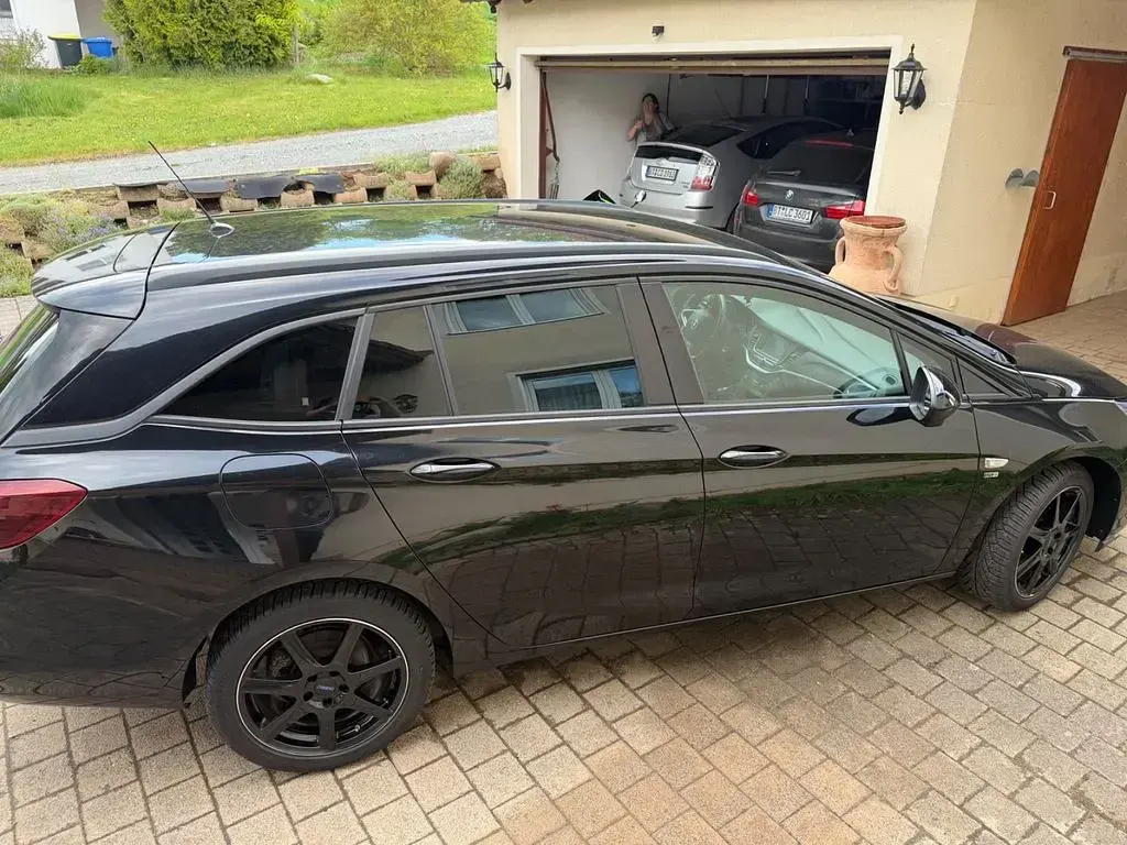 Gebraucht Opel Astra Dynamic 125 PS (91 kW) 2019 Schwarz Kombi
