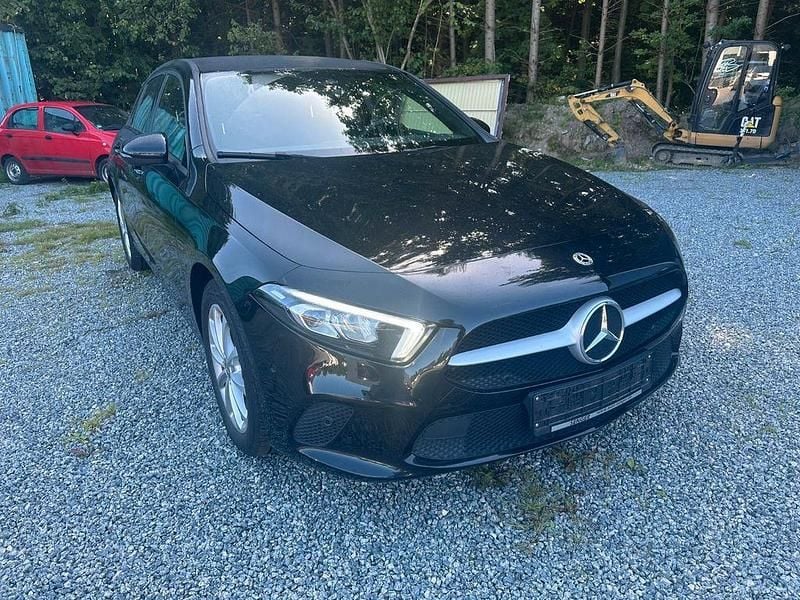 Schwarz Gebraucht 2022 Mercedes A250 Limousine | 23.900 € (Superpreis) - Bild 1/4