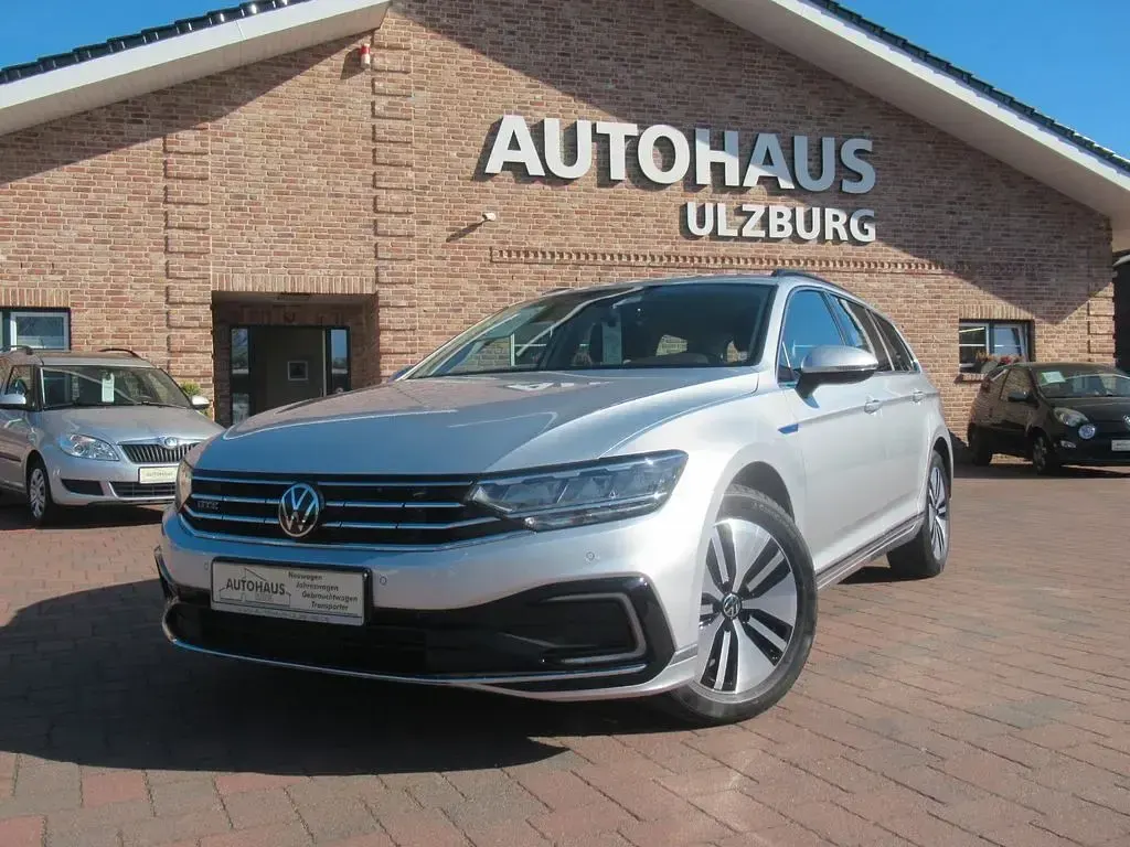 Używany VW Passat GTE 156 KM (114 kW) 2021 Srebrny Sedan/Limuzyna