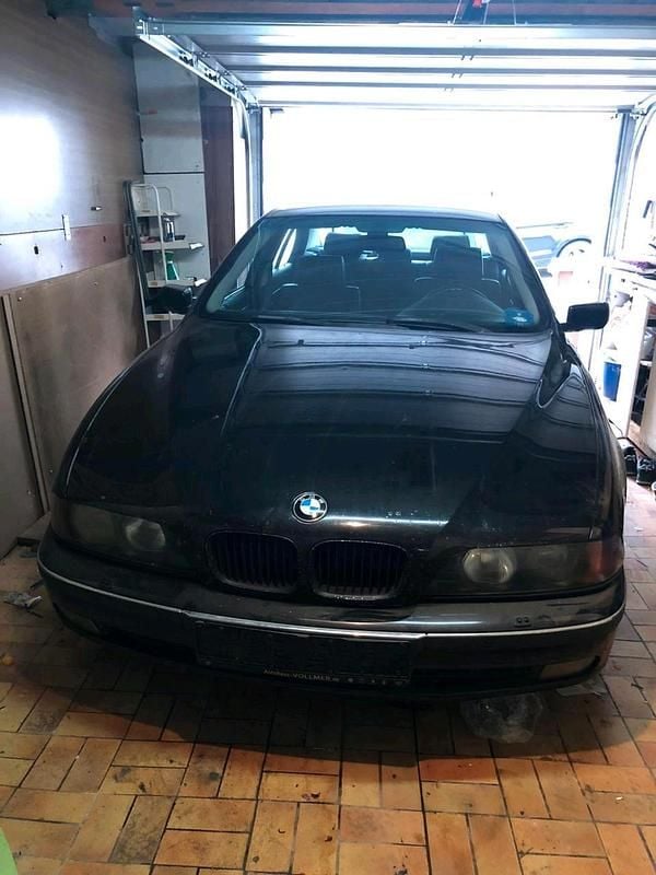 Gebraucht BMW 523 170 PS (125 kW) 1998 Schwarz Kombi