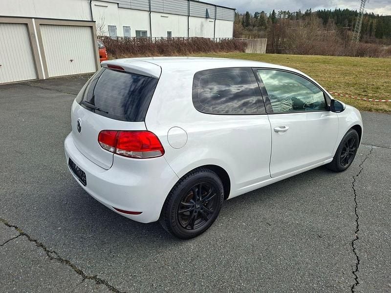 Gebraucht VW Golf VI Trendline 105 PS (77 kW) 2011 Weiß Kleinwagen