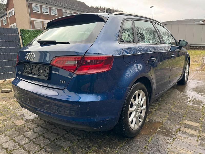 Gebraucht Audi A3 110 PS (80 kW) 2015 Blau Limousine