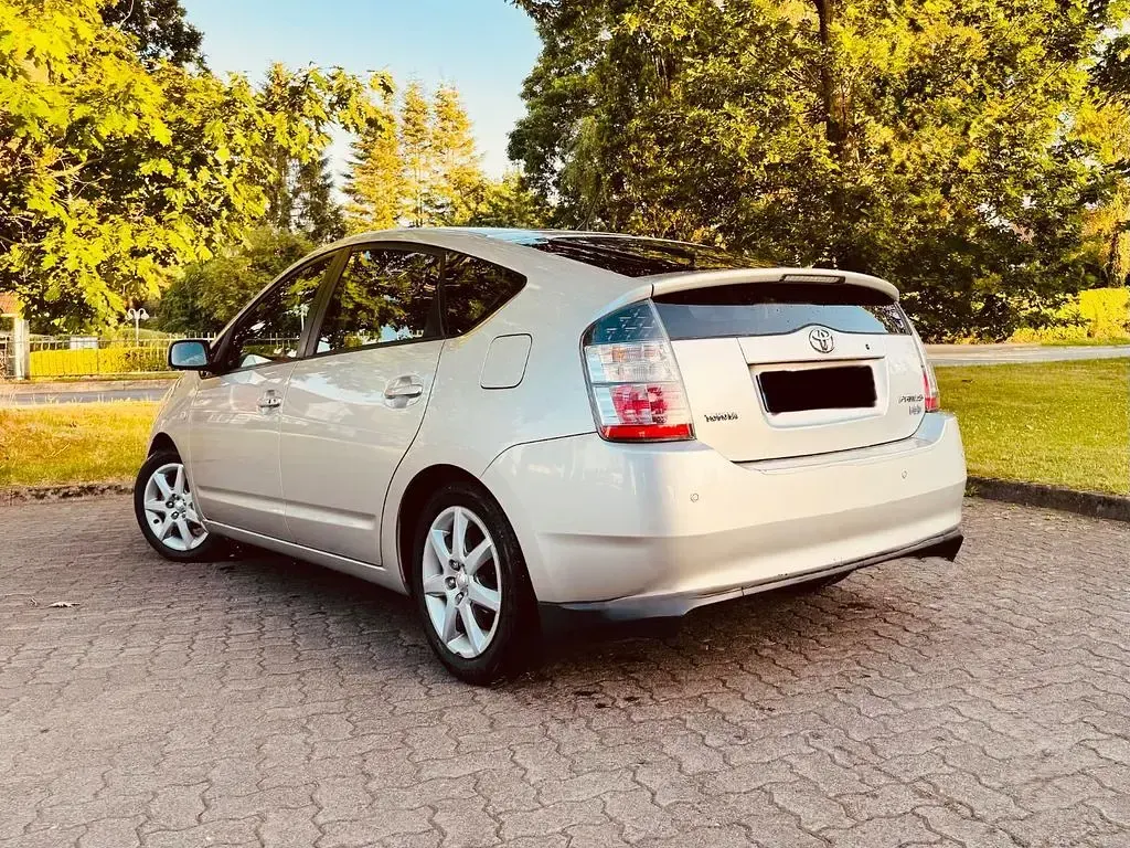 Gebraucht Toyota Prius 111 PS (81 kW) 2005 Silber Kleinwagen