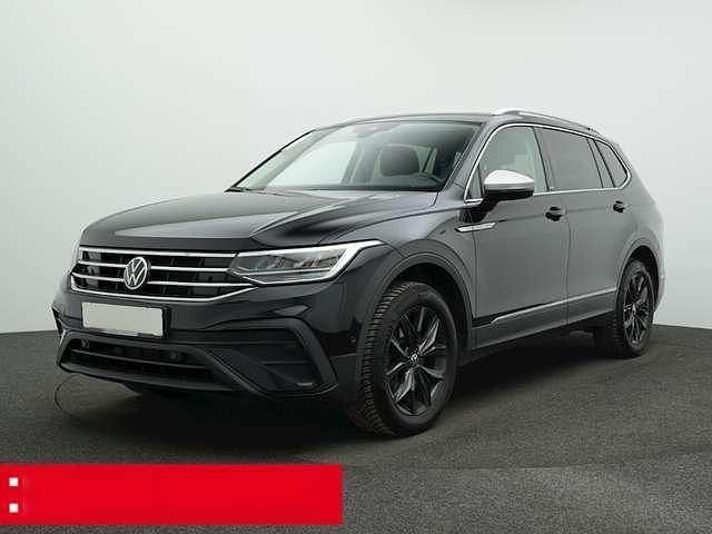 Schwarz metallic Gebraucht 2024 VW Tiguan Allspace Move SUV | 41.860 € (Etwas zu teuer) - Bild 1/4