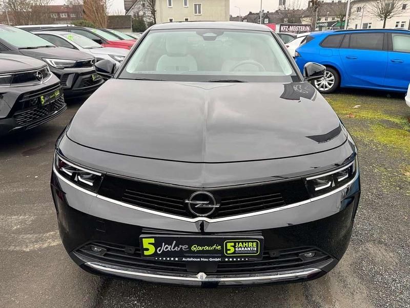 Gebraucht Opel Astra Elegance 131 PS (96 kW) 2023 Diamant schwarz/karbon schwarz Limousine