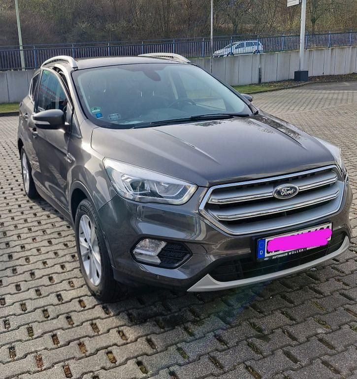 Gebraucht Ford Kuga Titanium 150 PS (110 kW) 2019 Grau SUV