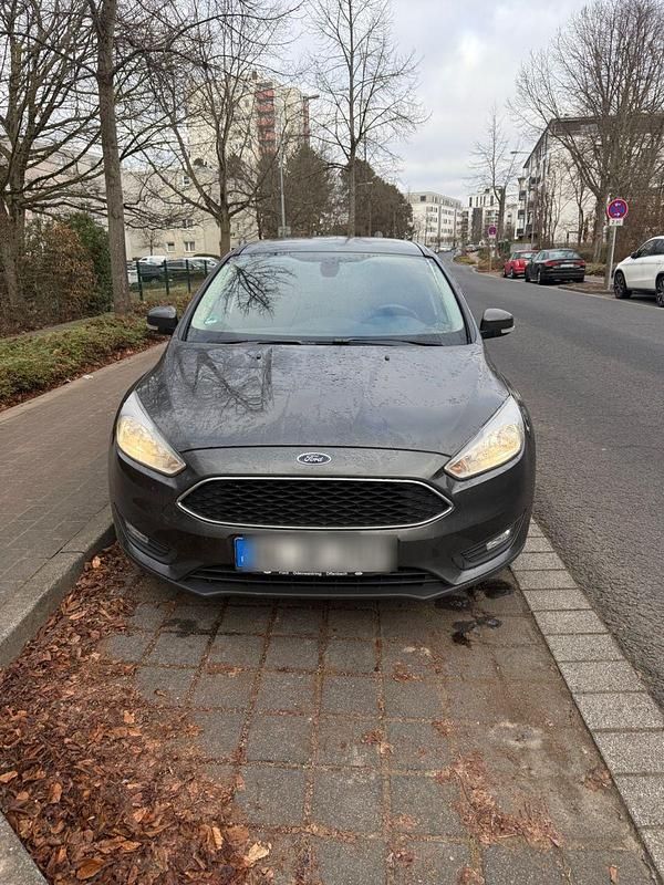 Grau Gebraucht 2017 Ford Focus Business Edition Kombi | 5.800 € (Etwas zu teuer) - Bild 1/4