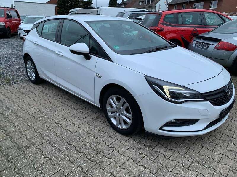 Schneeweiss/summitwhite/arctic Gebraucht 2016 Opel Astra Selection Kombi | 7.499 € (Guter Preis) - Bild 1/4