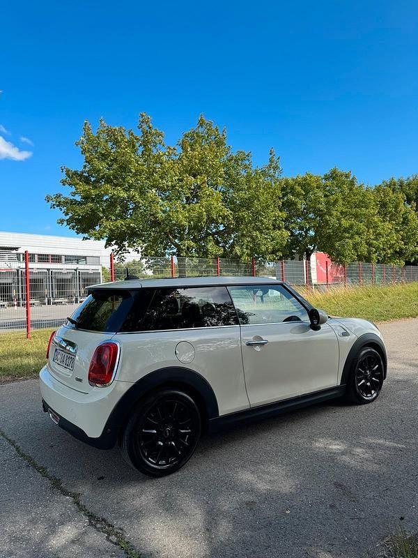 Weiß Gebraucht 2016 Mini ONE Kleinwagen | 9.250 € - Bild 1/4