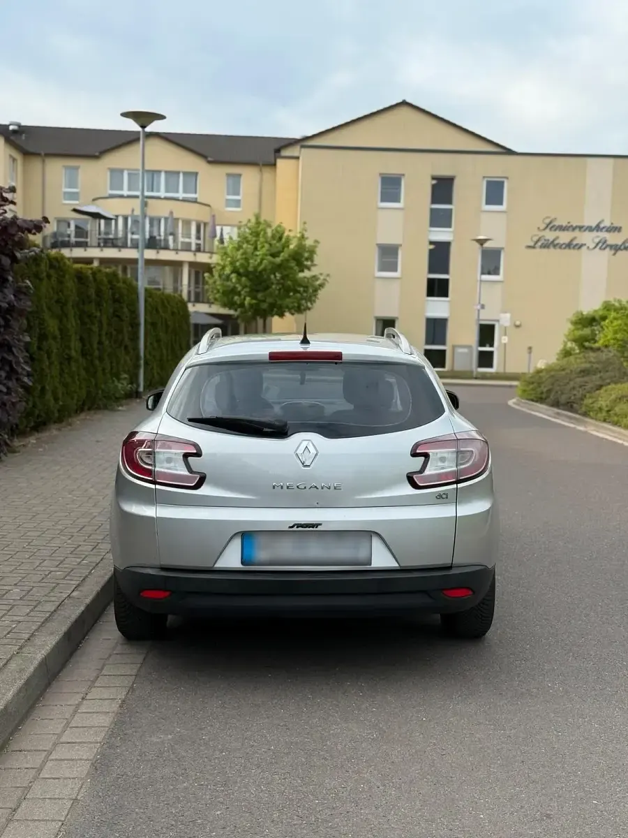 Gebraucht Renault Mégane GrandTour 110 PS (80 kW) 2010 Silber Kombi