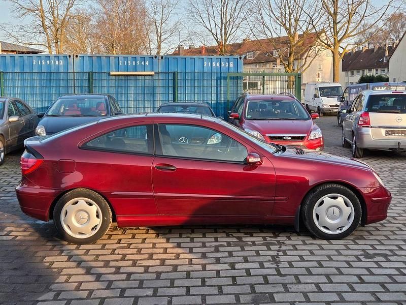 Gebraucht Mercedes C200 163 PS (119 kW) 2002 Rot Coupé