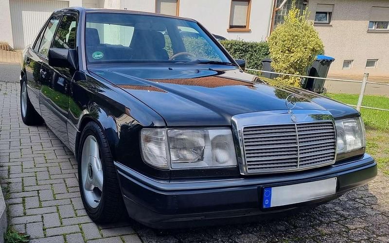 Schwarz Gebraucht 1991 Mercedes 260 Limousine | 8.500 € - Bild 1/4