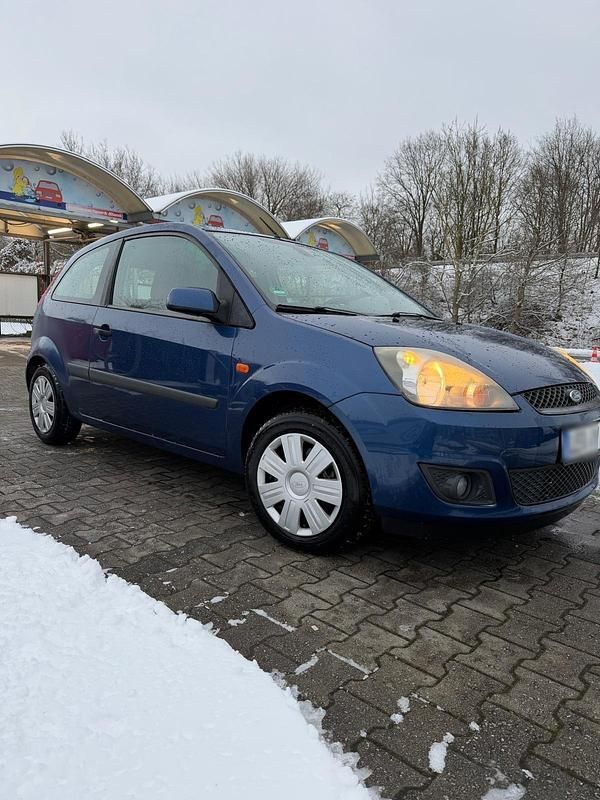 Gebraucht Ford Fiesta 80 PS (58 kW) 2008 Blau Kleinwagen