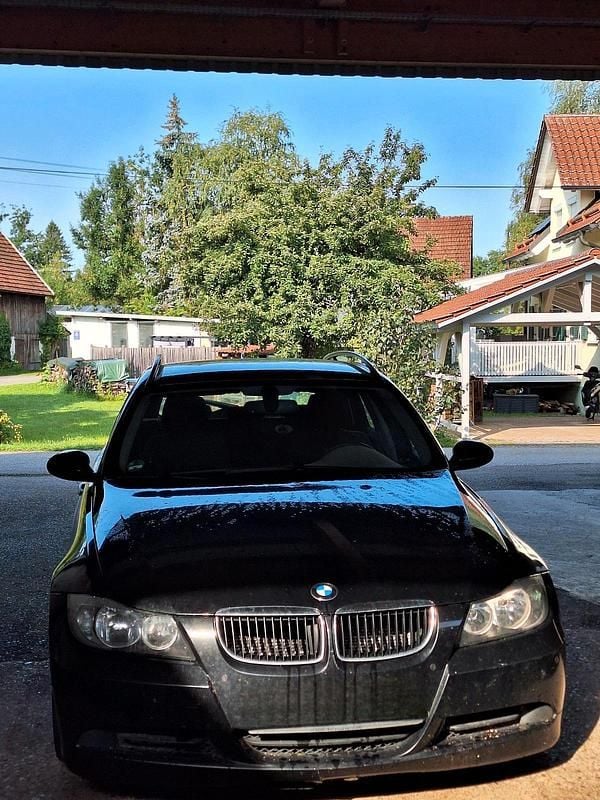 Schwarz Gebraucht 2005 BMW 320 Kombi | 1.800 € - Bild 1/3