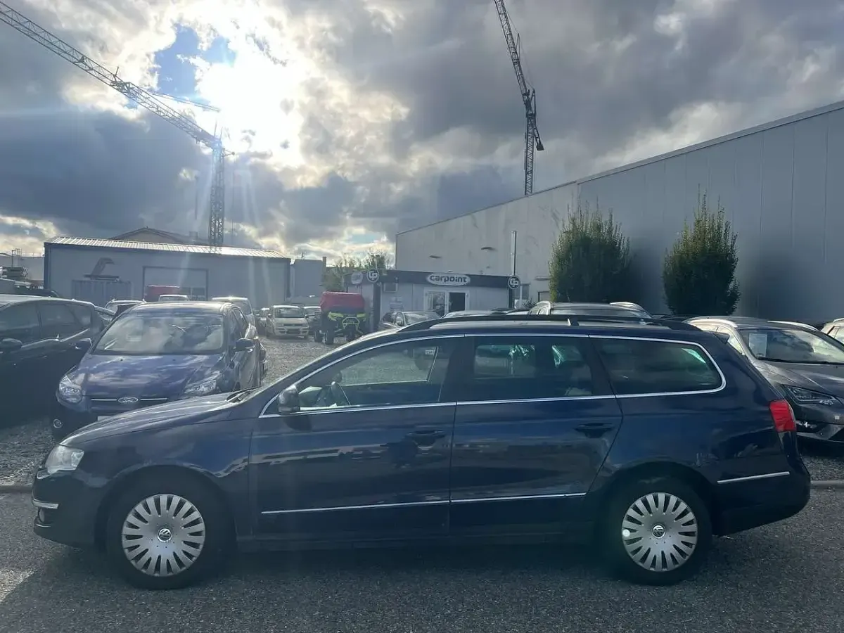 Gebraucht VW Passat 140 PS (102 kW) 2009 Blau Kombi
