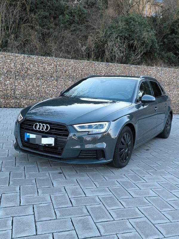 Grau Gebraucht 2018 Audi A3 Sportback Sport Limousine | 19.200 € (Guter Preis) - Bild 1/4