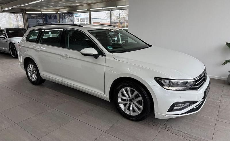 Gebraucht VW Passat Business 150 PS (110 kW) 2022 Weiß Kombi