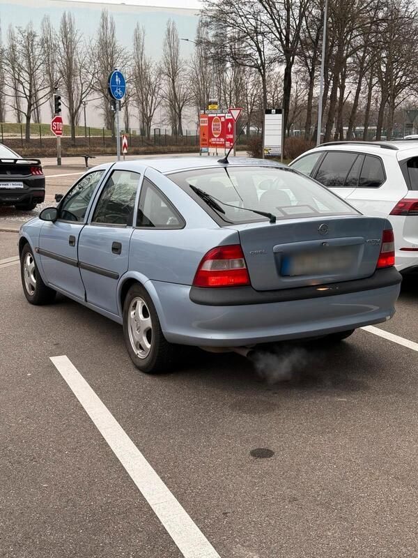 Blau Gebraucht 1998 Opel Vectra Limousine | 899 € (Guter Preis) - Bild 1/4