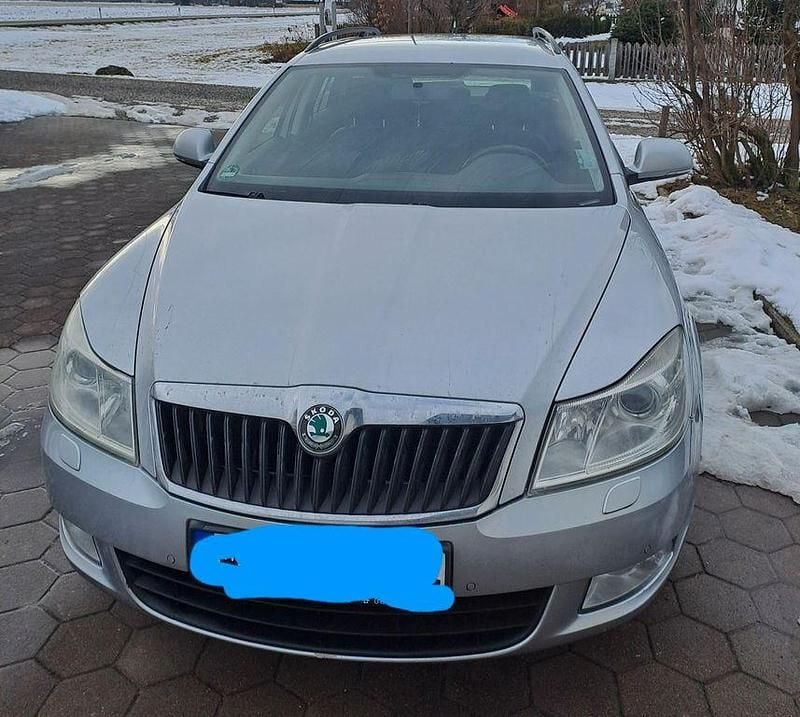 Gebraucht Skoda Octavia Ambiente 122 PS (89 kW) 2011 Grau Kombi
