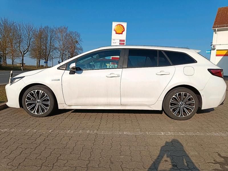 Weiß Gebraucht 2022 Toyota Corolla Team Kombi | 21.500 € (Superpreis) - Bild 1/4