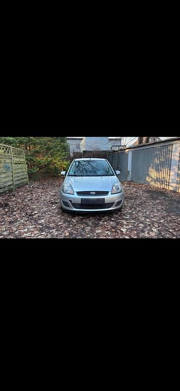 Gebraucht Ford Fiesta 60 PS (44 kW) 2007 Silber Kleinwagen