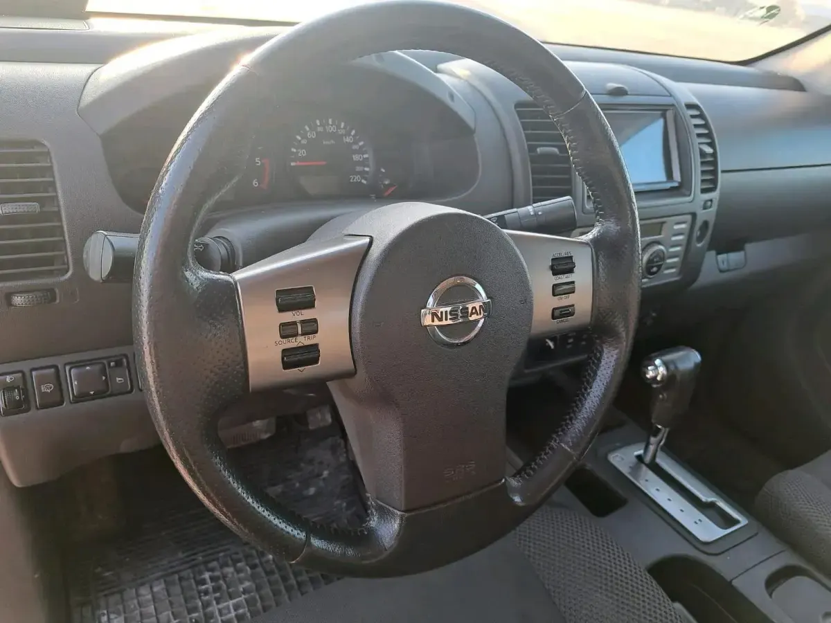 Gebraucht Nissan Navara 174 PS (127 kW) 2006 Silber Pickup