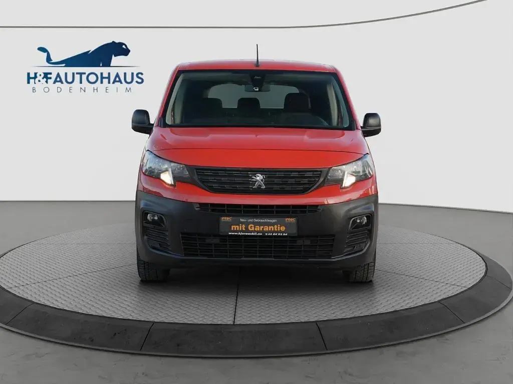 Gebraucht Peugeot Partner Premium 131 PS (96 kW) 2020 Rot Van / Kleinbus