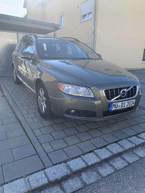 Gebraucht 2010 Volvo V70 Momentum Kombi | 6.500 € (Etwas zu teuer) - Bild 1/4