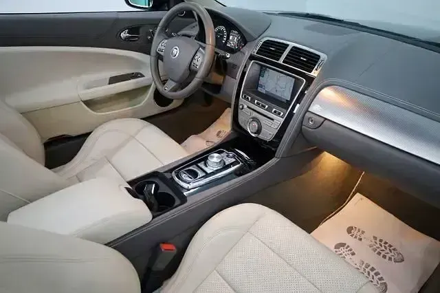 Używany Jaguar XKR R 510 KM (375 kW) 2009 Czarny Kabriolet