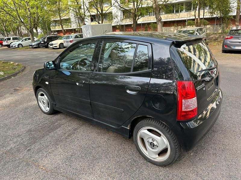 Usado Kia Picanto 65 HP (47 kW) 2006 Preto Citadino