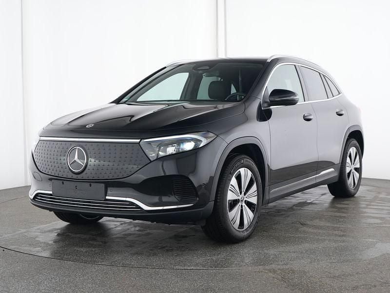 Metalliclack kosmosschwarz Gebraucht 2024 Mercedes EQA300 Advanced SUV | 34.850 € (Fairer Preis) - Bild 1/4
