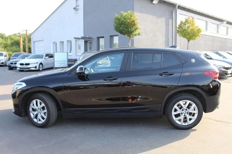 Schwarz ii/bonnet fluid black Gebraucht 2021 BMW X2 Advantage SUV | 16.980 € (Fairer Preis) - Bild 1/4