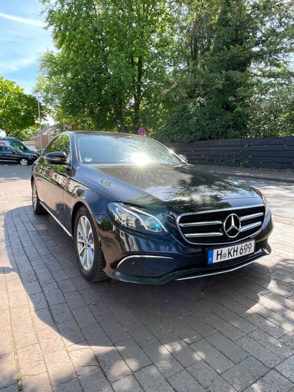 Schwarz Gebraucht 2018 Mercedes E200 Limousine | 16.750 € (Superpreis) - Bild 1/4