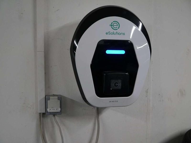 Gebraucht Opel Mokka-e Ultimate 100 kW (136 PS) 2021 Jade weiss/arktis weiss SUV