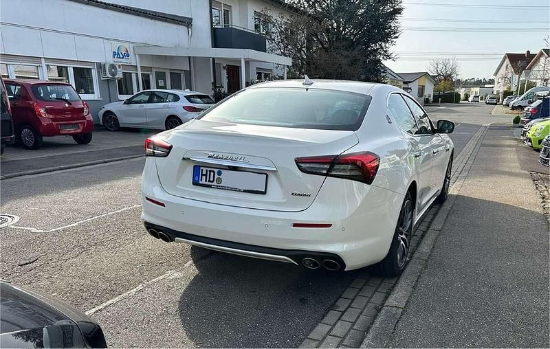Gebraucht Maserati Ghibli 330 PS (242 kW) 2021 Weiß Limousine