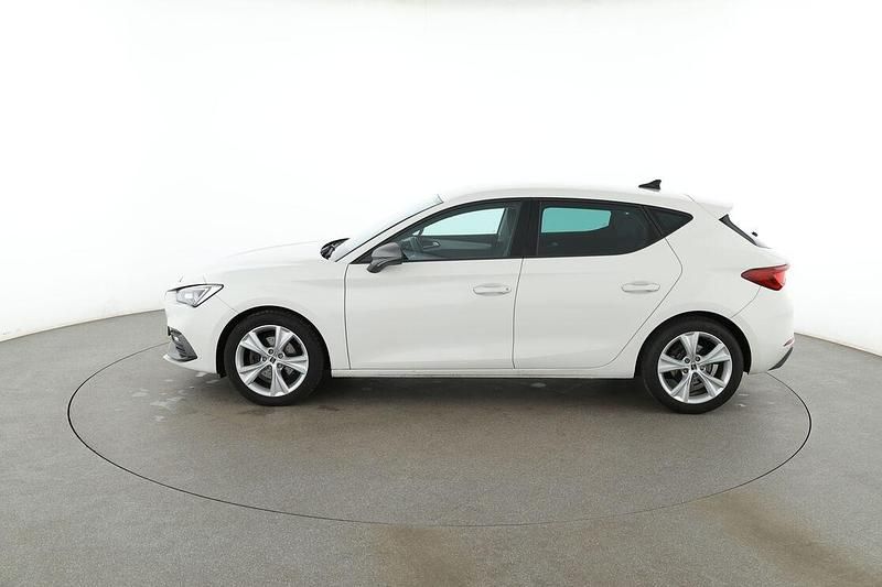 Używany Seat Leon FR 150 KM (110 kW) 2021 Biały Sedan/Limuzyna