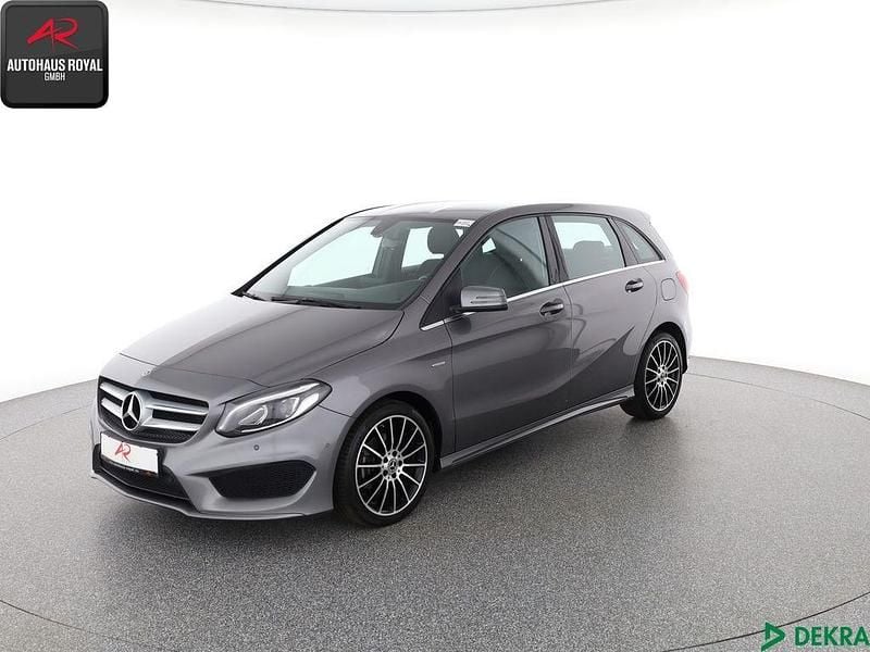 Mountaingrau Gebraucht 2018 Mercedes B200 AMG Van / Kleinbus | 20.780 € (Fairer Preis) - Bild 1/4