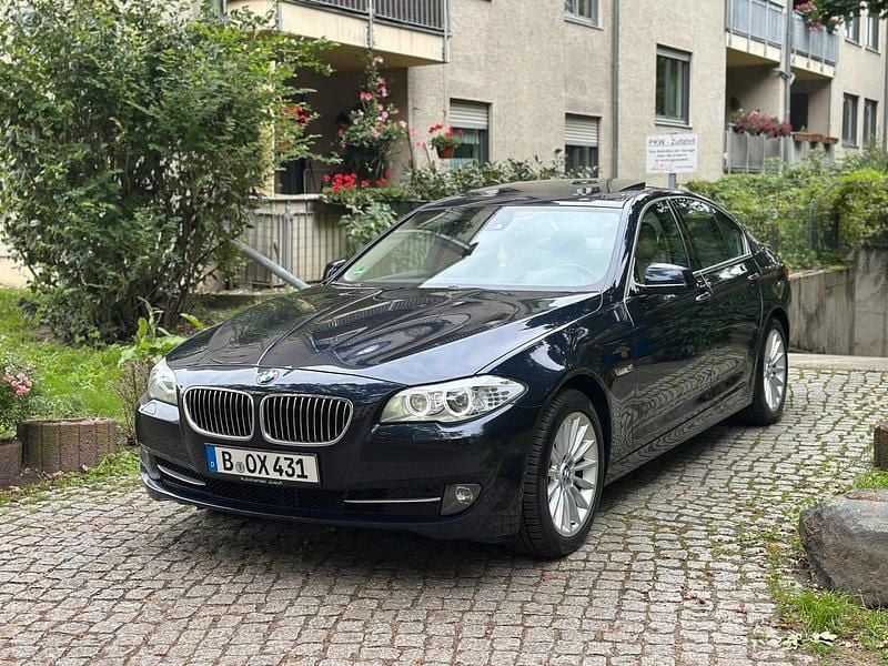 Blau Gebraucht 2011 BMW 530 Limousine | 9.500 € (Superpreis) - Bild 1/4