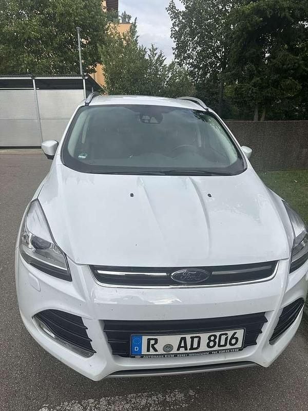 Weiß Gebraucht 2013 Ford Kuga Titanium SUV | 7.450 € (Superpreis) - Bild 1/4