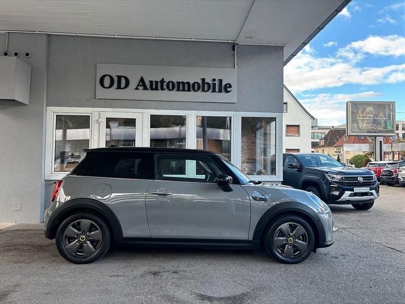 Grau Gebraucht 2022 Mini Cooper SE Essential Kleinwagen | 16.860 € - Bild 1/4