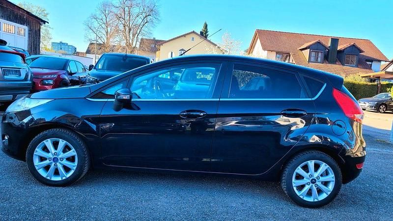 Gebraucht Ford Fiesta Titanium 97 PS (71 kW) 2011 Schwarz Kleinwagen